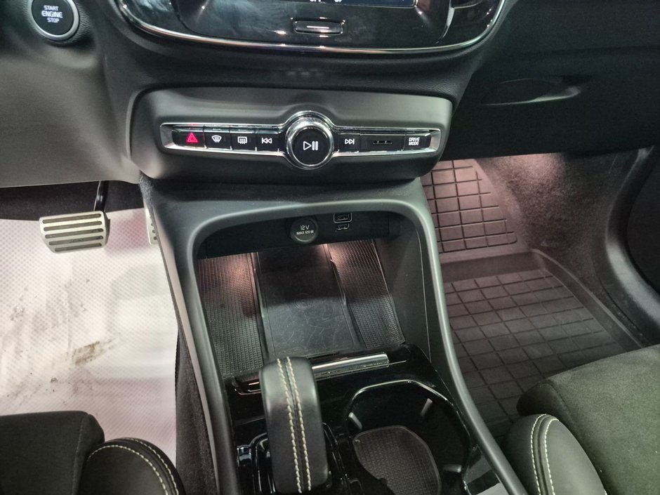 Volvo XC40 R-DESIGN 2022-11