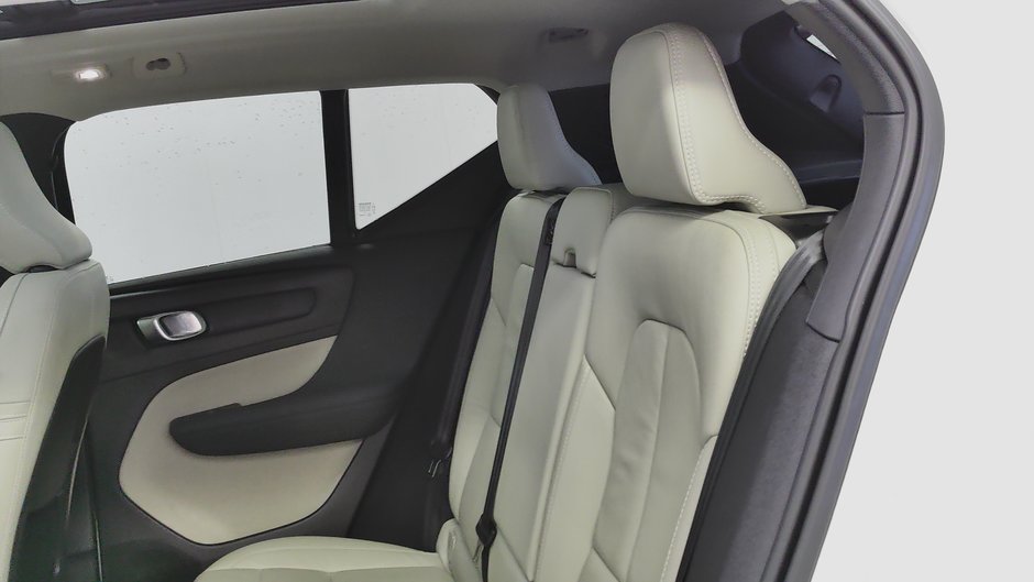 Volvo XC40 ULTIMATE BRIGHT THEME 2023-6
