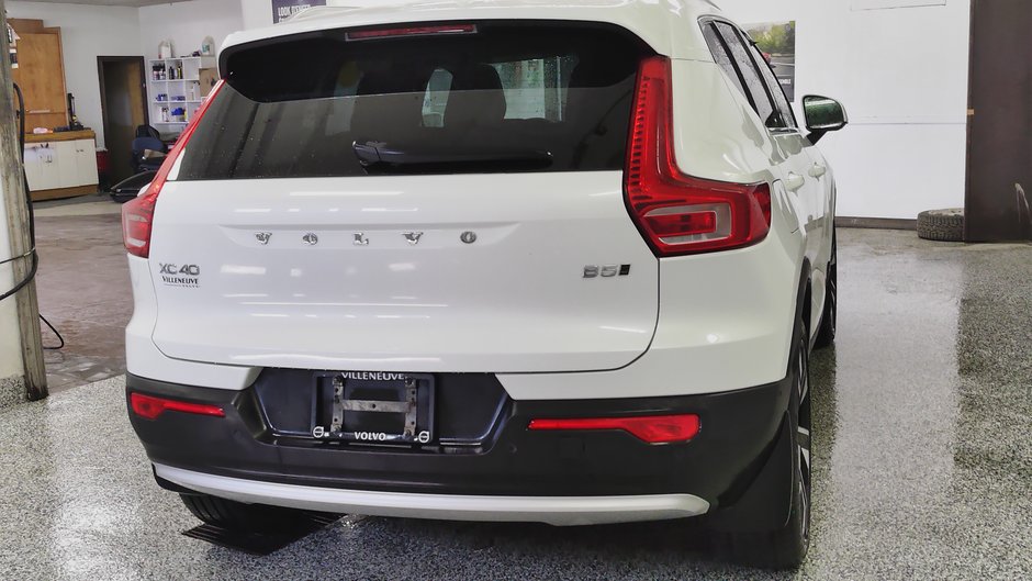 Volvo XC40 ULTIMATE BRIGHT THEME 2023-2