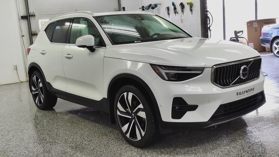 Volvo XC40 ULTIMATE BRIGHT THEME 2023-1