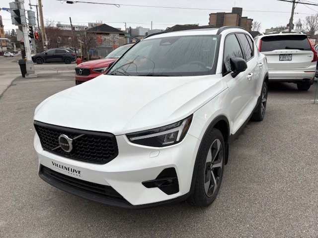 2023 Volvo XC40 PLUS DARK THEME-2