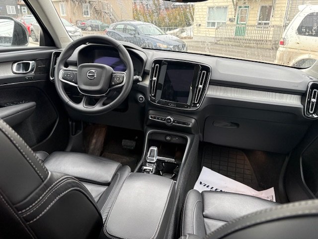 2023 Volvo XC40 PLUS DARK THEME-14