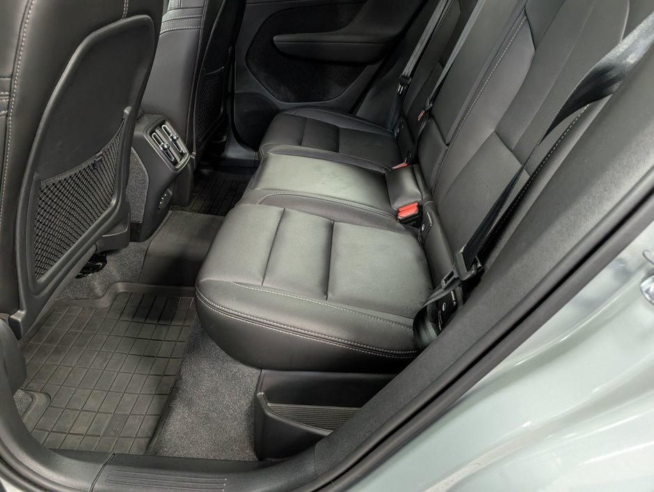 2024 Volvo XC40 PLUS DARK THEME-8