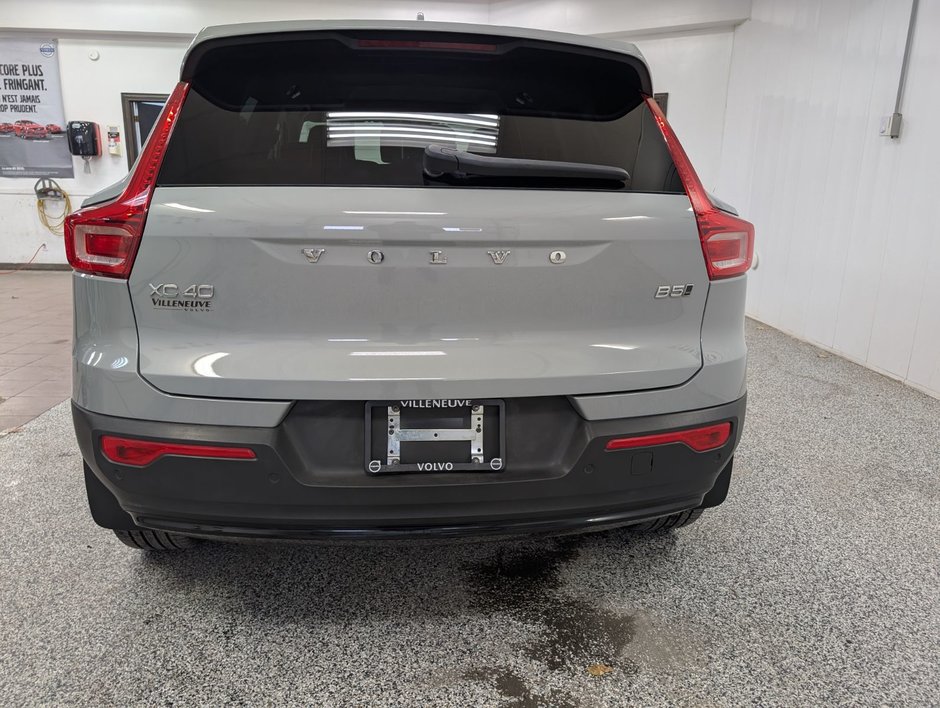 2024 Volvo XC40 PLUS DARK THEME-2