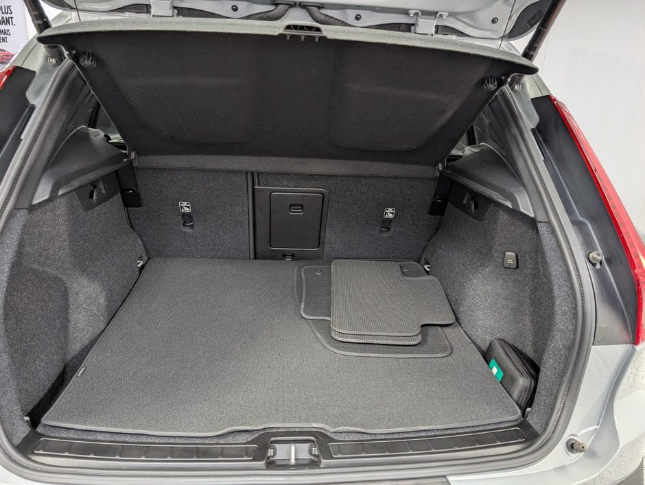 2024 Volvo XC40 PLUS DARK THEME-9