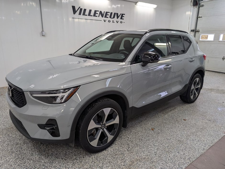 2024 Volvo XC40 PLUS DARK THEME-0