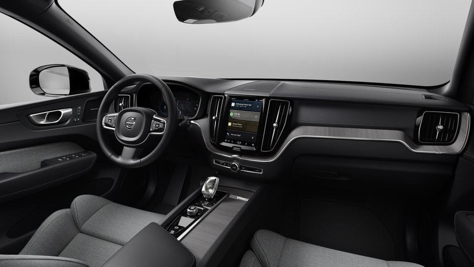 2025 Volvo XC60 Plug-in Hybrid Ultra Dark Theme-7