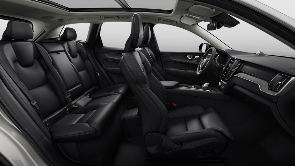 Volvo XC60 Plug-in Hybrid Ultra Dark Theme 2025-10