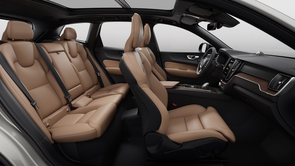 Volvo XC60 Plug-in Hybrid Ultra Dark Theme 2025-10