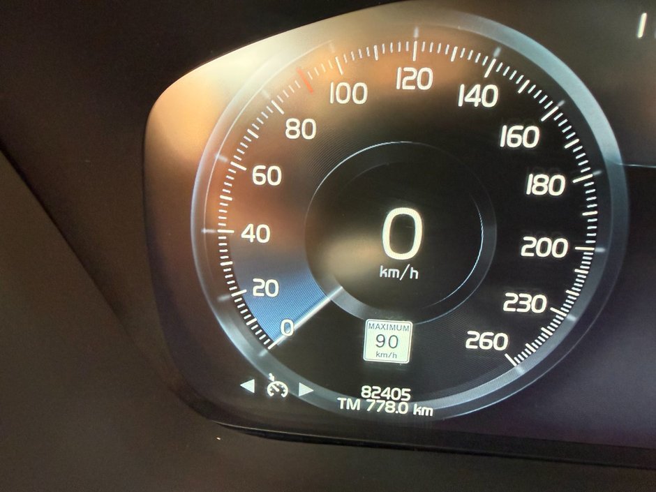 Volvo XC60 MOMENTUM 2019-3
