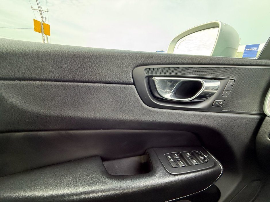 Volvo XC60 R-DESIGN 2019-3
