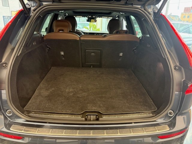 Volvo XC60 MOMENTUM 2022-12