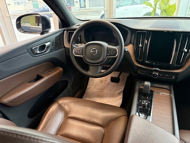 Volvo XC60 MOMENTUM 2022-3