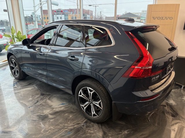 Volvo XC60 MOMENTUM 2022-1
