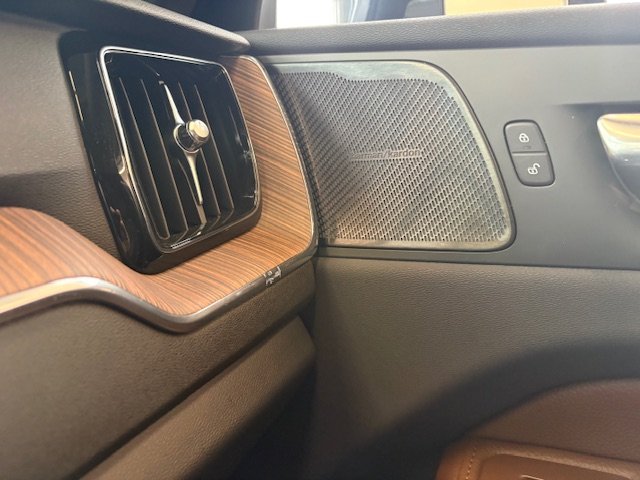 Volvo XC60 MOMENTUM 2022-7