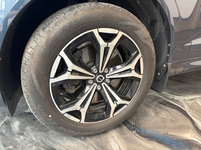 Volvo XC60 MOMENTUM 2022-5