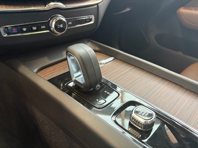 Volvo XC60 MOMENTUM 2022-8
