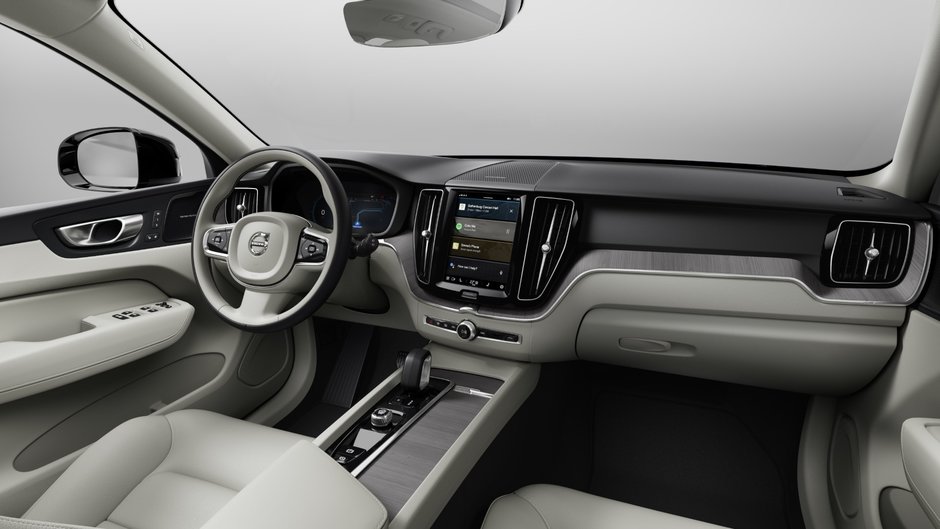 Volvo XC60 Plus Dark Theme 2025-7
