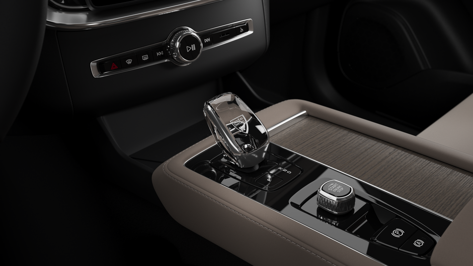 Volvo XC90 PLUG-IN HYBRID Plus Bright Theme 2025-10