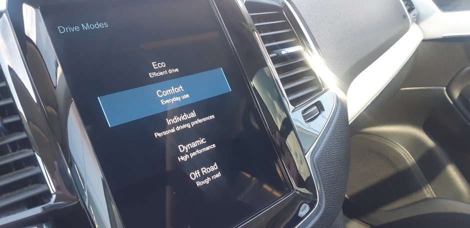 2020 Volvo XC90 MOMENTUM-9