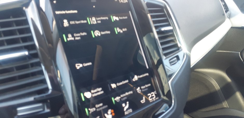 2020 Volvo XC90 MOMENTUM-8