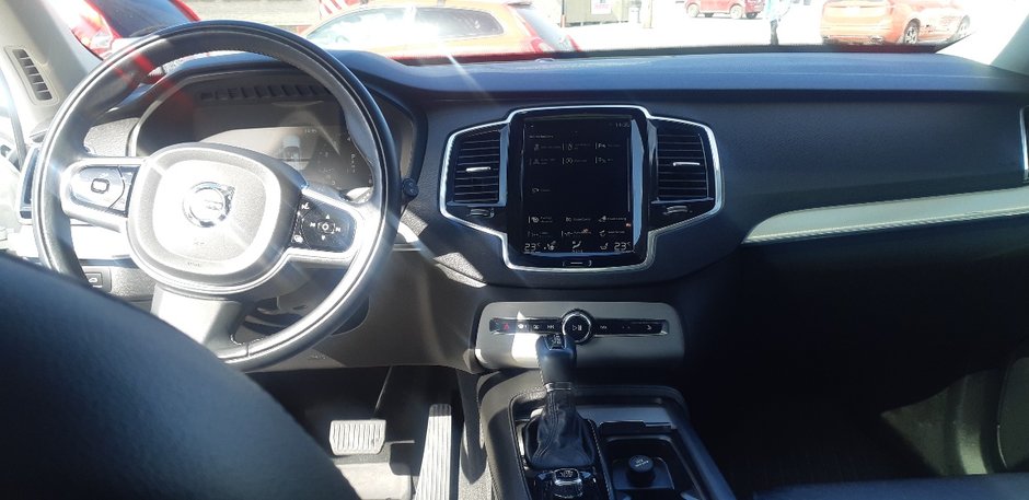 2020 Volvo XC90 MOMENTUM-12