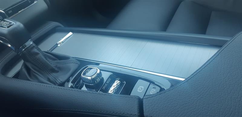 2020 Volvo XC90 T6 AWD Momentum (7-Seat)-7