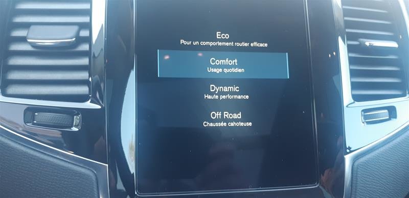 2020 Volvo XC90 T6 AWD Momentum (7-Seat)-10