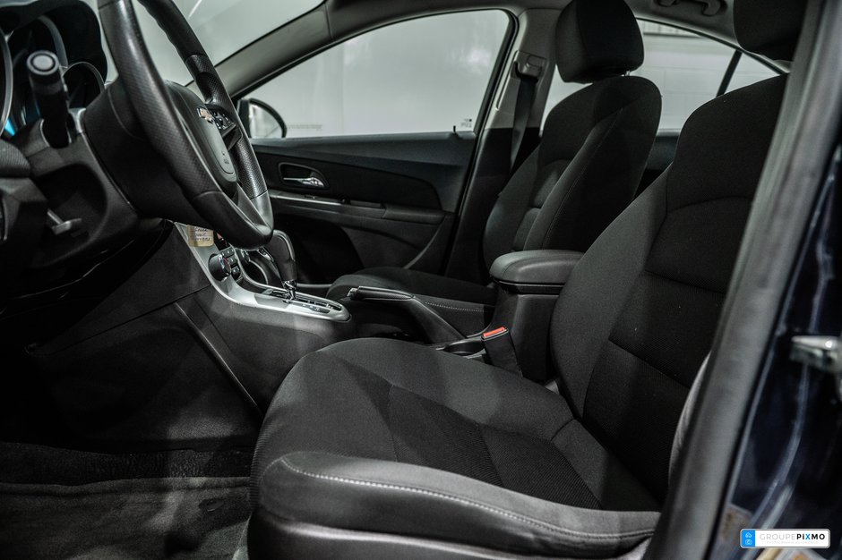 Chevrolet Cruze Limited 1LT / SIÈGES CHAUFFANTS / BLUETOOTH / A/C+++ 2016-13
