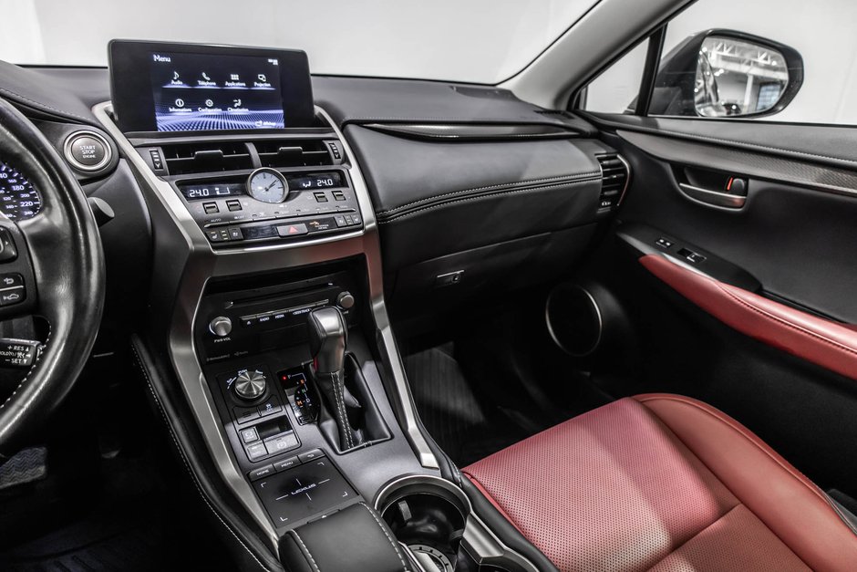Lexus NX 300 / PREMIUM / AWD / CUIR / APPLE CARPLAY+++ 2021-24