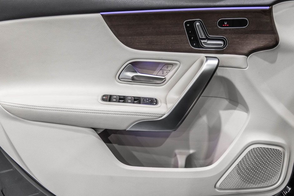 2022 Mercedes-Benz A-Class A 250 / 4MATIC / APPLE CARPLAY / CAMÉRA DE RECUL +-12
