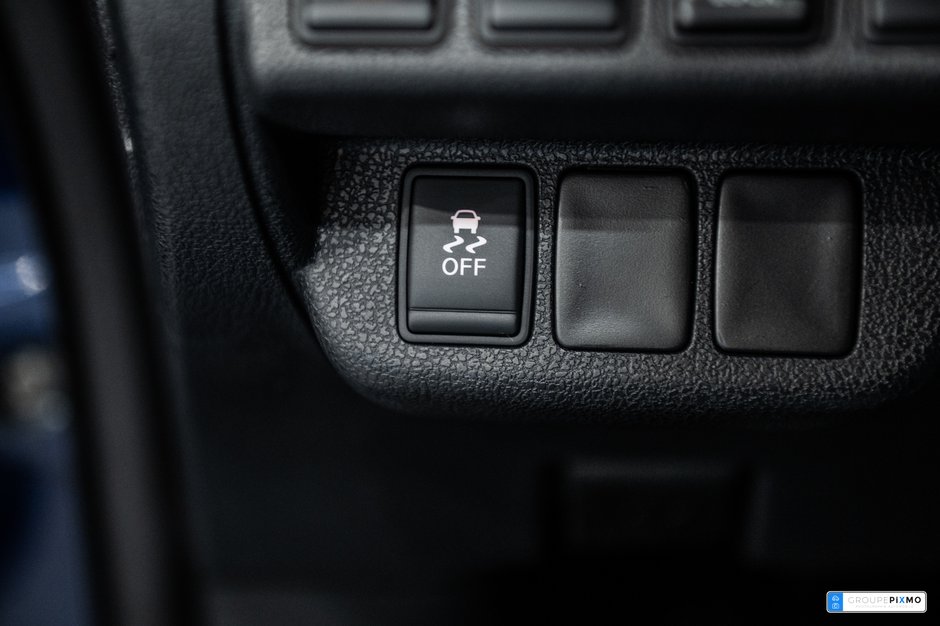 Nissan LEAF SV / CAMÉRA DE RECUL / SIÈGES CHAUFFANTS / NAV +++ 2017-16