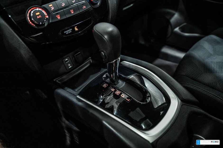 2014 Nissan Rogue SV / AWD / TOIT OUVRANT / SIÈGES CHAUFFANTS +++-25