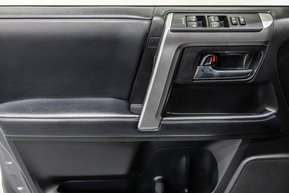 2018 Toyota 4Runner SR5 / CUIR / TOIT OUVRANT / CAMÉRA DE RECUL ++-12