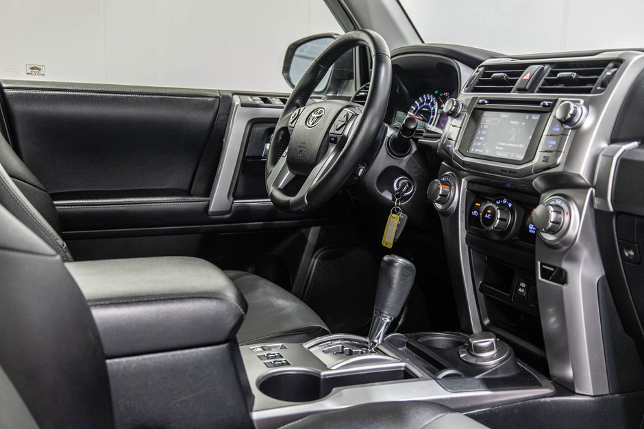2018 Toyota 4Runner SR5 / CUIR / TOIT OUVRANT / CAMÉRA DE RECUL ++-31