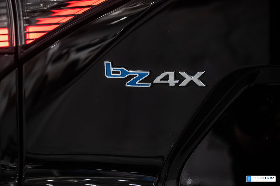 Toyota bZ4X XLE / AWD / APPLE CARPLAY / TOIT PANORAMIQUE+++ 2023-9