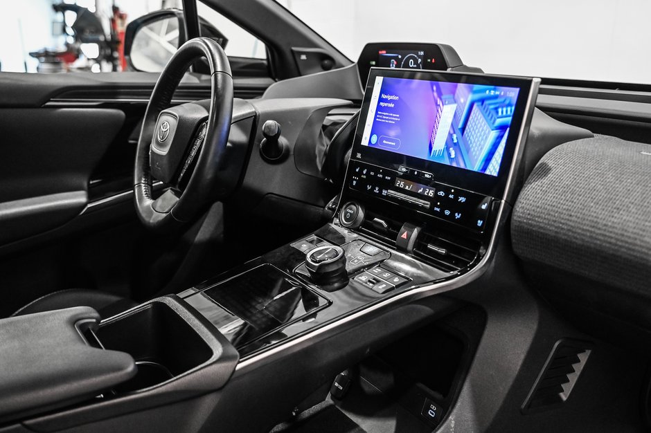 Toyota bZ4X XLE / AWD / CUIR / APPLE CARPLAY / TOIT PANO+++ 2023-28