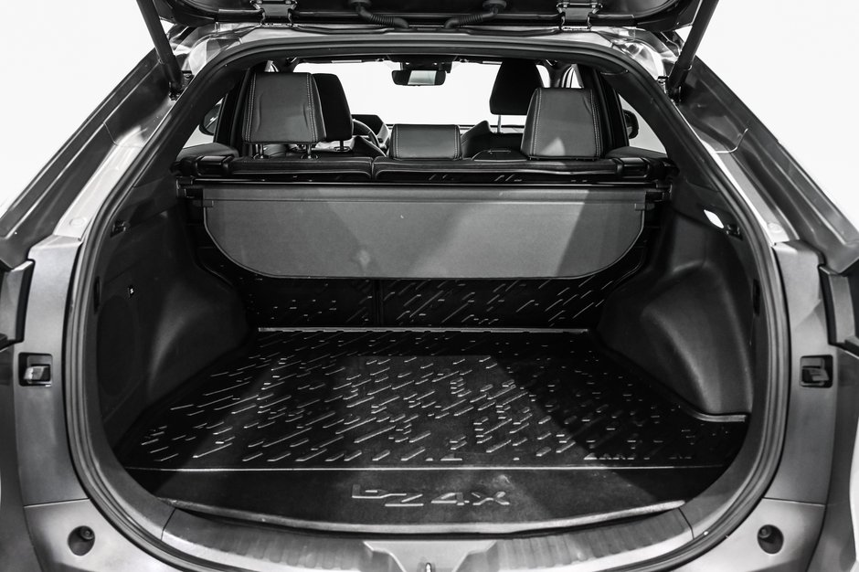 Toyota bZ4X XLE / AWD / CUIR / APPLE CARPLAY / TOIT PANO+++ 2023-10