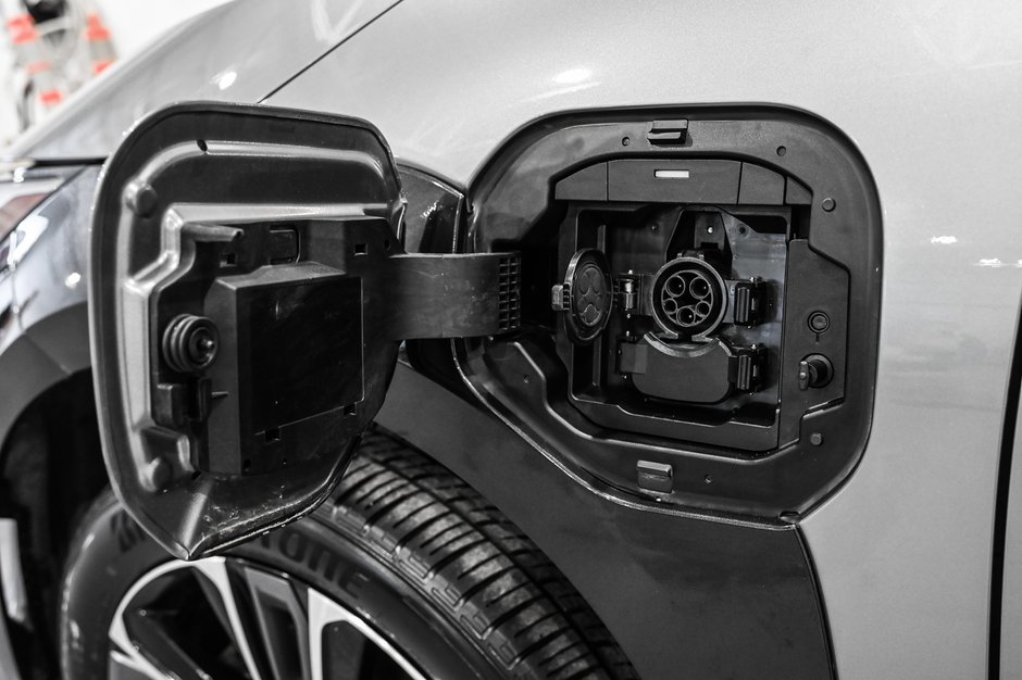 Toyota bZ4X XLE / AWD / CUIR / APPLE CARPLAY / TOIT PANO+++ 2023-6