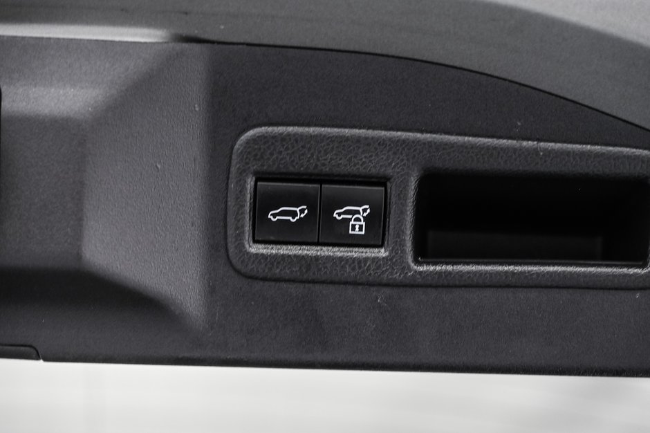 Toyota bZ4X XLE / AWD / CUIR / APPLE CARPLAY / TOIT PANO+++ 2023-11