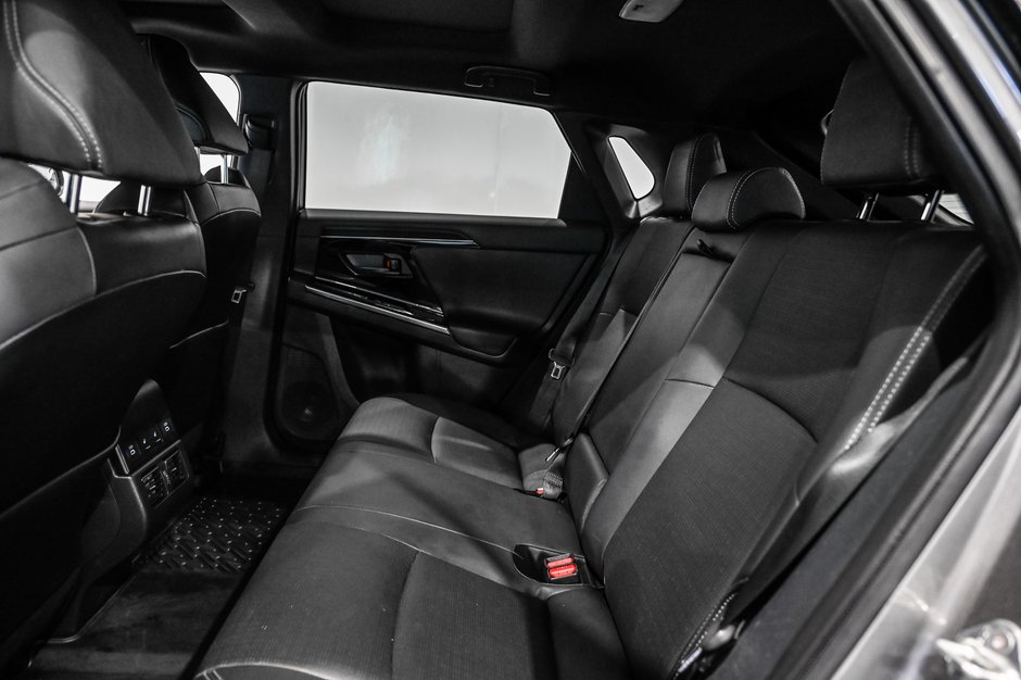 Toyota bZ4X XLE / AWD / CUIR / APPLE CARPLAY / TOIT PANO+++ 2023-23