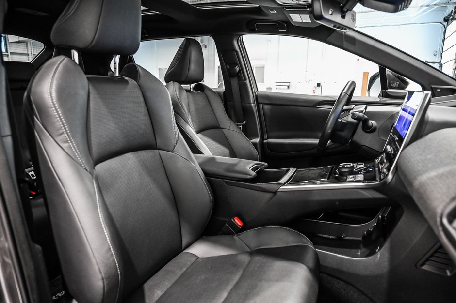 Toyota bZ4X XLE / AWD / CUIR / APPLE CARPLAY / TOIT PANO+++ 2023-29