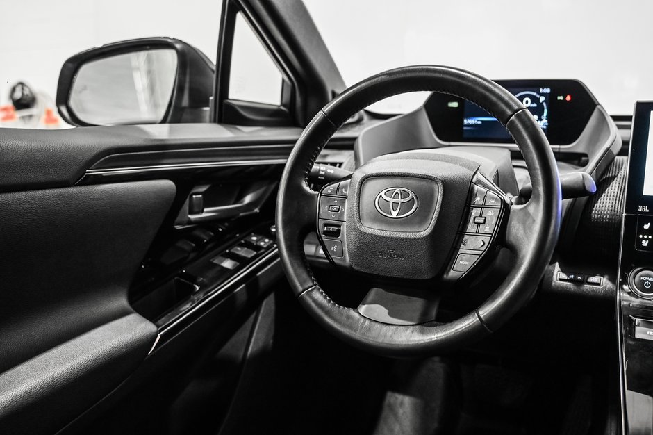 Toyota bZ4X XLE / AWD / CUIR / APPLE CARPLAY / TOIT PANO+++ 2023-26