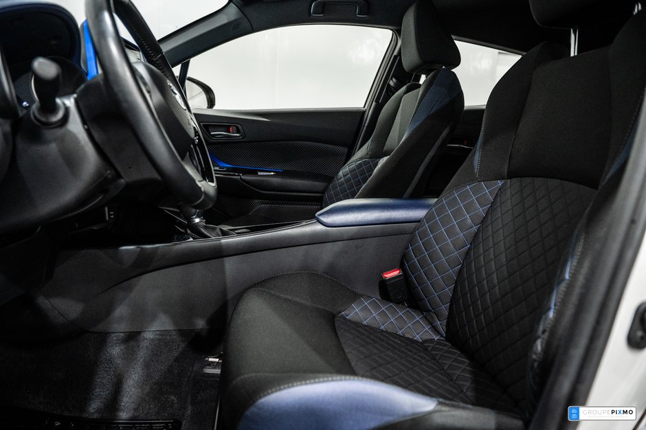 Toyota C-HR XLE / PREMIUM / APPLE CARPLAY / CAMÉRA DE RECUL++ 2021-12