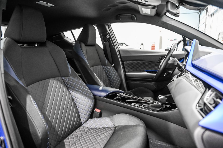 Toyota C-HR XLE / PREMIUM / APPLE CARPLAY / SIÉEGES CHAUFFANTS 2022-24