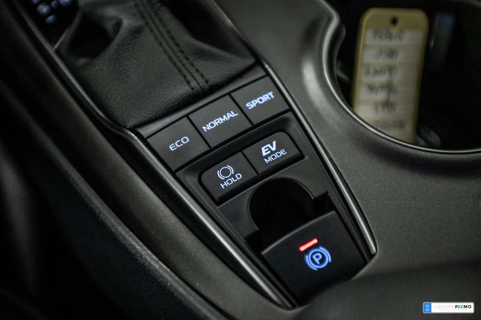 Toyota Camry Hybrid SE / HYBRIDE / CUIR / APPLE CARPLAY / TOIT OUVRANT 2023-25