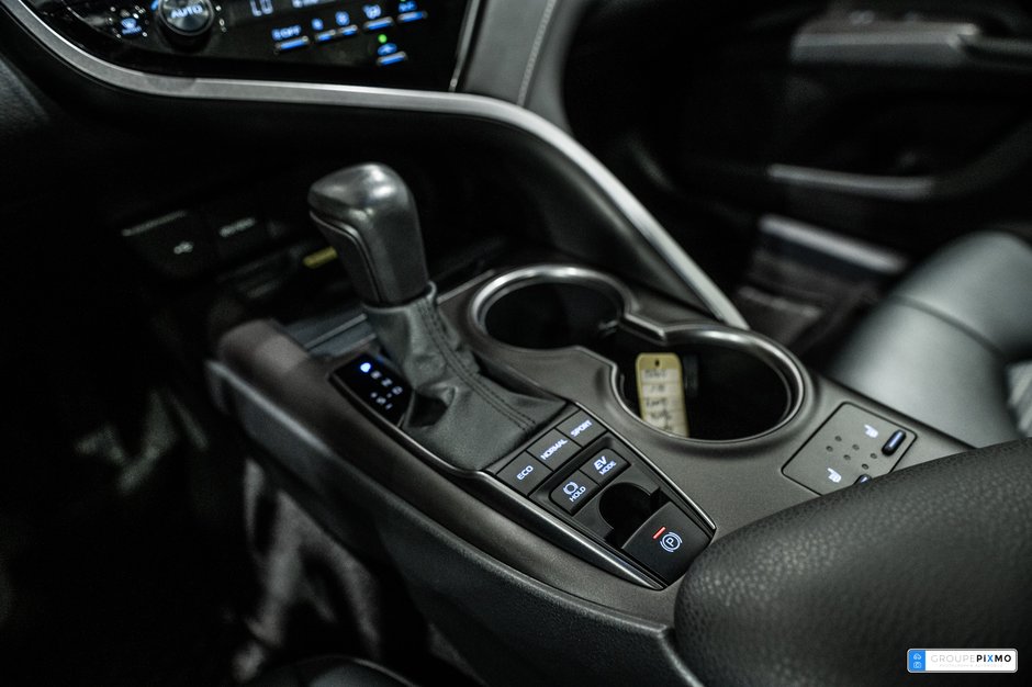 Toyota Camry Hybrid SE / HYBRIDE / CUIR / APPLE CARPLAY / TOIT OUVRANT 2023-24