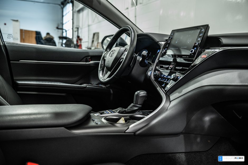 Toyota Camry Hybrid SE / HYBRIDE / CUIR / APPLE CARPLAY / TOIT OUVRANT 2023-31