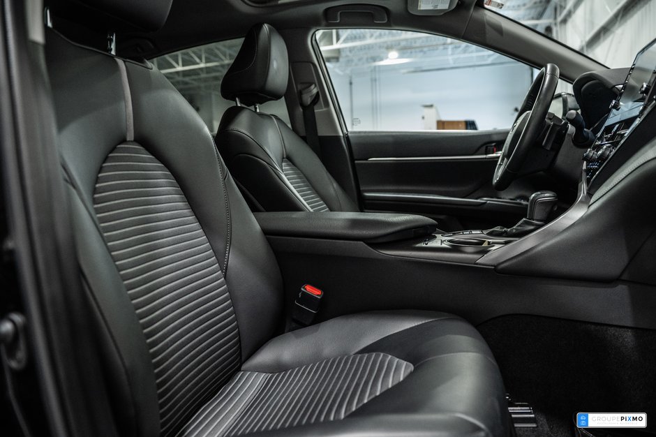 Toyota Camry Hybrid SE / HYBRIDE / CUIR / APPLE CARPLAY / TOIT OUVRANT 2023-32