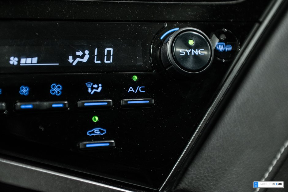 Toyota Camry Hybrid SE / HYBRIDE / CUIR / APPLE CARPLAY / TOIT OUVRANT 2023-23